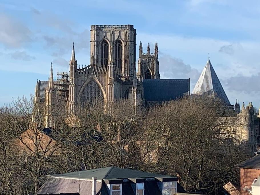 Betty'S Minster View - 6 Twins Or 3 Superkings -Central With Free Parking ヨーク エクステリア 写真