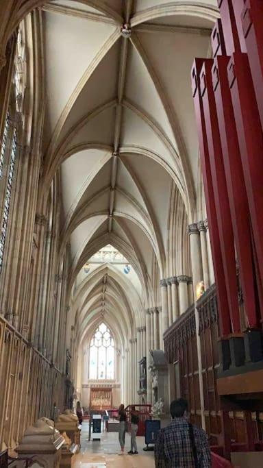 Betty'S Minster View - 6 Twins Or 3 Superkings -Central With Free Parking ヨーク エクステリア 写真